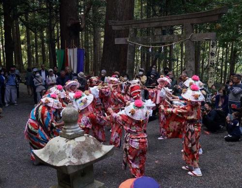 八幡神社、ぬさ舞