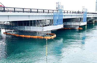 橋脚巻立て工による中浜名橋の耐震補強工事(中央区舞阪町)