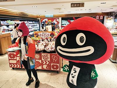 うなぎの肥料で栽培したサツマイモ「うなぎいも」の台湾での海外テストマーケティング(台北市・新光三越百貨店)