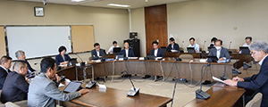 議会運営委員会で削減方針を決定