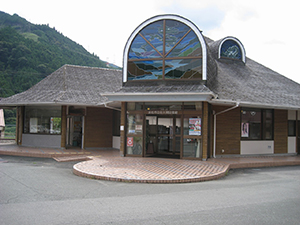 外観：佐久間図書館