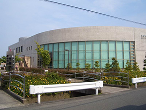 外観：可新図書館