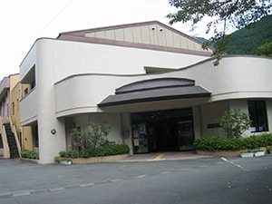 外観：龍山図書館