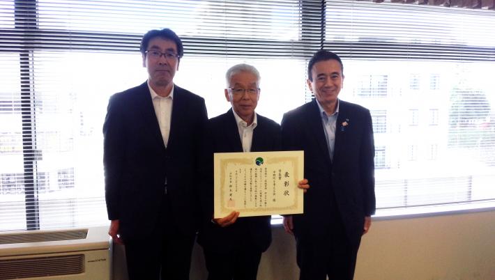 左から「中野町を考える会」堀内さん、河村さん、鈴木市長